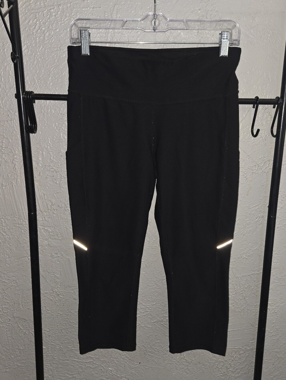 Xersion Black Reflective Trim Athletic Capris